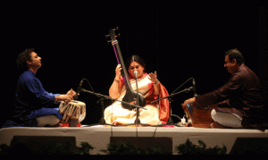 From the left: Aneesh Pradhan (tabla), Shubha Mudgal (vocals and tanpura), Sudhir Nayak (harmonium). Cairo Opera House small hall, Tuesday 23 April. (Photo: Sherif Sonbol)