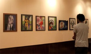 A visitor looks at the row of caricatures, part of "Faces and Features" exhibition that opened in Maulana Azad Centre for Indian Culture on 30 October 2013. (Photo: Ati Metwaly) 